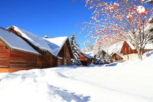 Chalets Le Gouroun Hameau des Chazals Nevache Hautes Alpes : photos des chambres