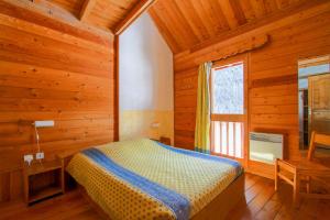 Chalets Le Gouroun Hameau des Chazals Nevache Hautes Alpes : photos des chambres