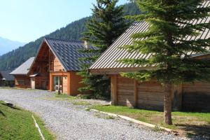 Chalets Le Gouroun Hameau des Chazals Nevache Hautes Alpes : photos des chambres