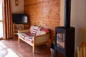 Chalets Le Queyrellin hameau des Chazals Nevache Hautes Alpes : photos des chambres