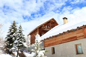 Chalets Le Sore Hameau des Chazals Nevache Hautes Alpes : photos des chambres