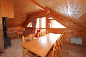 Chalets Le Sore Hameau des Chazals Nevache Hautes Alpes : photos des chambres