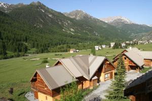 Chalets Le Sore Hameau des Chazals Nevache Hautes Alpes : photos des chambres