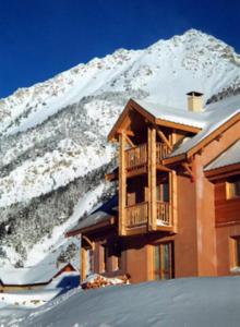 Chalets Le Barlet23 pers Hameau des Chazals Nevache Hautes Alpes : Chalet