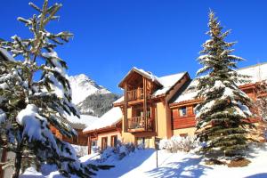 Chalets Le Queyrellin hameau des Chazals Nevache Hautes Alpes : photos des chambres