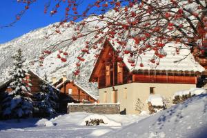 Chalets Le Pignotto Hameau des Chazals Nevache Hautes Alpes : photos des chambres