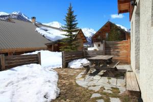 Chalets Le Pignotto Hameau des Chazals Nevache Hautes Alpes : photos des chambres