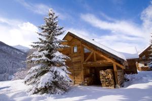 Chalets L'Elva Hameau des Chazals Nevache Hautes Alpes : photos des chambres