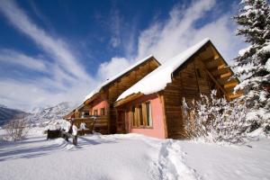 Chalets L'Elva Hameau des Chazals Nevache Hautes Alpes : photos des chambres