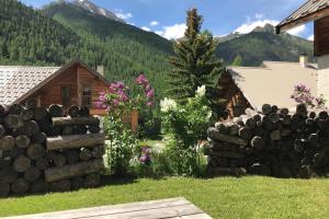 Chalets Le Taquo Hameau des Chazals Nevache Hautes Alpes : Chalet