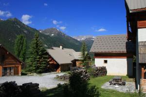 Chalets Le Taquo Hameau des Chazals Nevache Hautes Alpes : photos des chambres