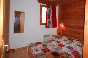 Chalets Le Taquo Hameau des Chazals Nevache Hautes Alpes : photos des chambres