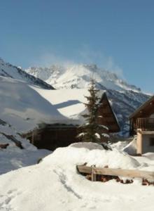 Chalets Le Taquo Hameau des Chazals Nevache Hautes Alpes : photos des chambres