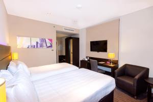 Standard Twin Room - Smoking room in Premier Inn Dubai Al Jaddaf