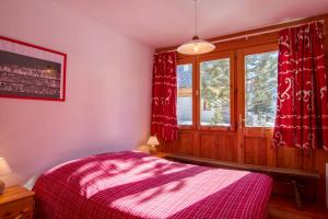 Chalets Le Baouba Hameau des Chazals Nevache Hautes Alpes : photos des chambres