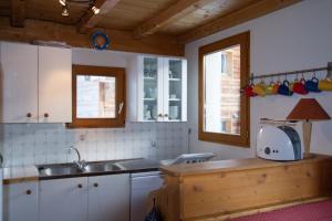 Chalets Le Baouba Hameau des Chazals Nevache Hautes Alpes : photos des chambres