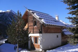 Chalets Le Baouba Hameau des Chazals Nevache Hautes Alpes : photos des chambres