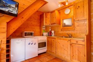 Chalets L'Elva Hameau des Chazals Nevache Hautes Alpes : photos des chambres