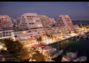 Appartements Classe 3 etoiles - Magnifique vue sur le port : photos des chambres