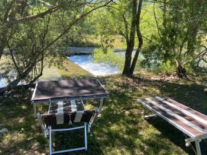 River Hotel