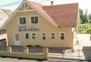 2 hviezdičkový penzión Penzion Mirabel Bešeňová Slovensko