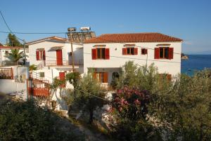 Villa Zaharo and Lilian Apartments Skiathos Greece