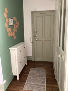 Appartements Et au pied coule une riviere, situation et vue ideales : photos des chambres