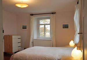 Ruhiges, gemütliches Ferienhaus mit großem Garten