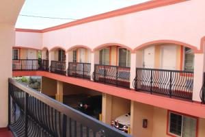 ERTH INN by AGA Maywood