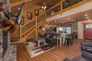 Two-Bedroom House room in Heavenly Haven chalet