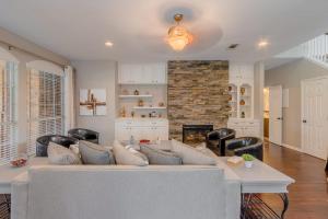 Frisco finest home, large, pool, no parties!