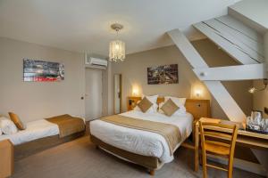 Hotels Hotel Le Vouglans - Restaurant La Valouse : Chambre Triple Confort