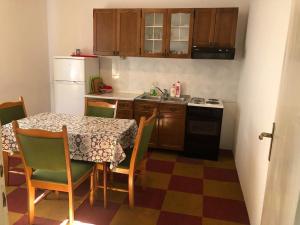 Rooms with shared kitchen Milica