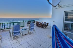 15 Skiathos-Spacious Family Beachfront apartment