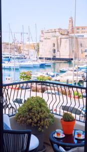 Vittoriosa Seafront 2 Bed Highly Furnished Apartment