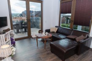 Moderne Ferienwohnung-Seenähe-Terrasse-Parkplatz-Wallbox-Fahrradparkplatz