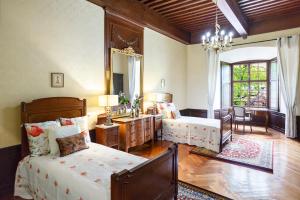 Antique apartment in the XV century Castle