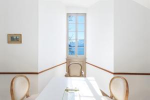 Antique apartment in the XV century Castle