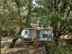 Maisons de vacances Lovely holiday home with swimming pool in Ard che 16km from Vallon Pont d Arc : photos des chambres