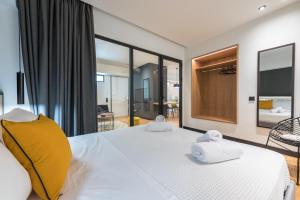 Brand New Ermou Veni Apartment