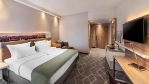Standard Queen Room room in Holiday Inn Munich - City East an IHG Hotel