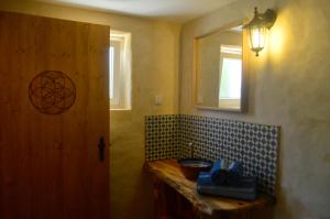 Cozy house in beautiful valley, close to the beach