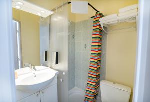 Hotels Logis Hotel Le Rialto : Chambre Triple