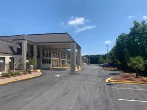 Deluxe Inn & Suites - Clover