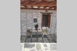 Lodan Milos Greece