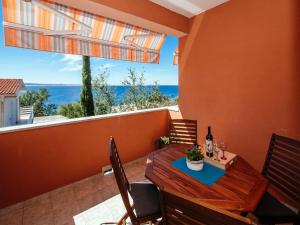 Bright Apartment in Dalmatia by the Sea 