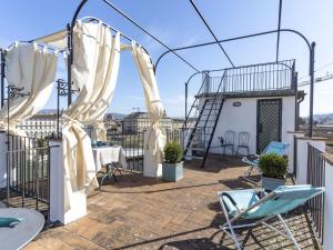 Delightful Apartment in Arenzano with Balcony - image 1
