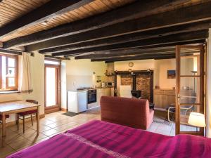 Maisons de vacances Welcoming cottage in Savignac L drier with garden : photos des chambres