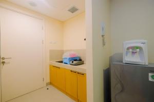 Studio Kebayoran Icon Apartment near Gandaria City Mall By Travelio