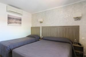 Hotels Hotel Les Palmiers En Camargue : photos des chambres
